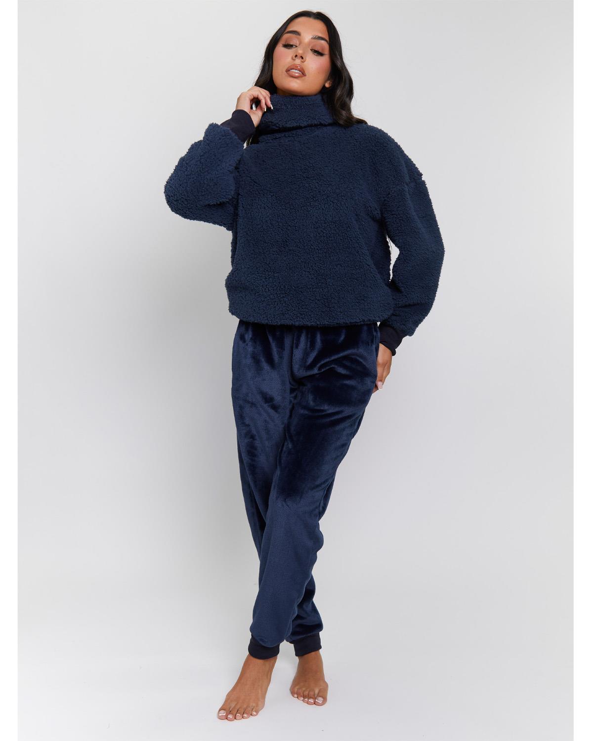 Loungeable Womens Borg Removeable Snood Jumper & Jogger Set