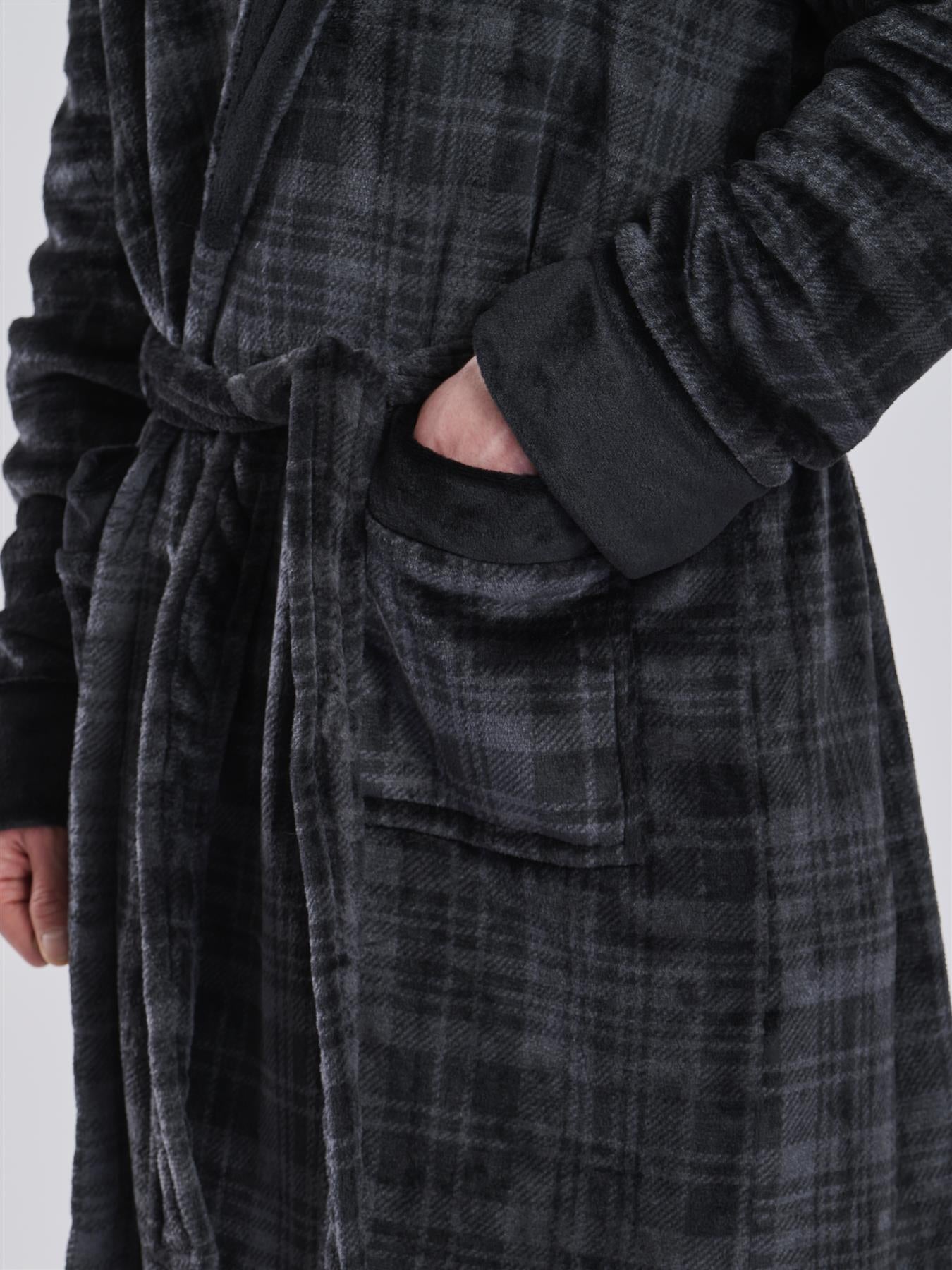 Loungeable Mens Black Check Fleece Dressing Gown